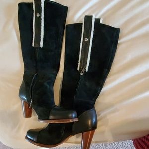 UGG Calf Length Boots EUC